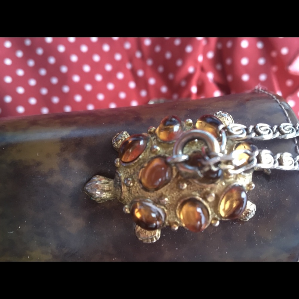 Vintage purse w/turtle detail - Picture 6 of 15